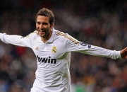 开云官方app入口-F1年度争冠之夜，德里赫特完成里程碑，速度与荣耀的交汇时刻