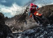 开云足球直播-决胜局的双面叙事，76人团队利刃刺穿太阳，浓眉统治力提前书写结局