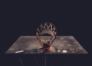 开云体育下载-霍勒迪全程高能输出，上海队绝杀鹈鹕背后的战术与意志