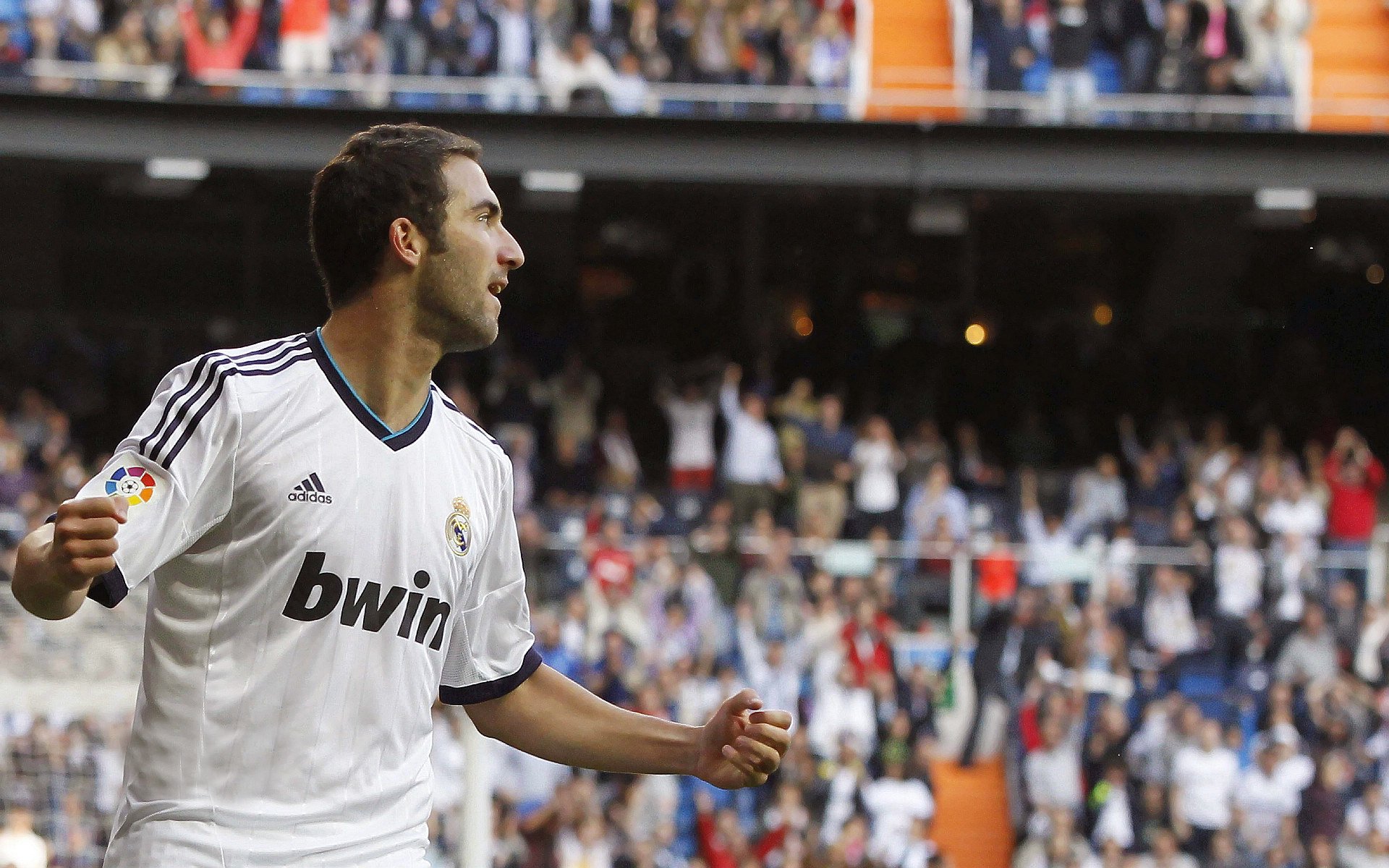 狼王登基之夜，爱德华兹在总决赛舞台上的绝对统治