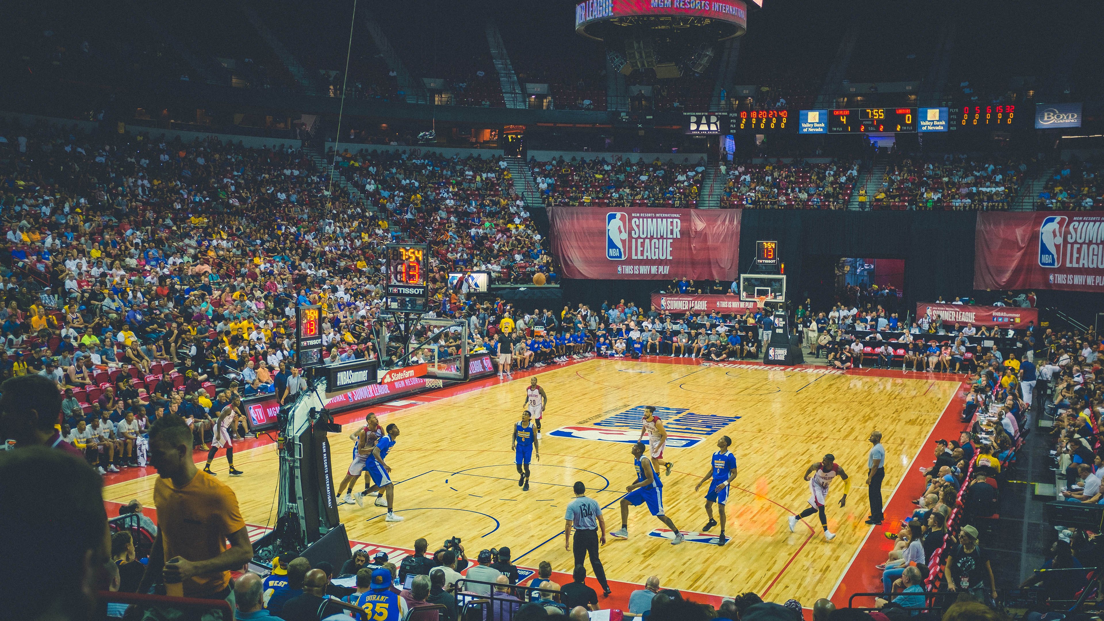 德罗赞压力下完成爆发，独行侠压制篮网，一场关于韧性与战术的胜利